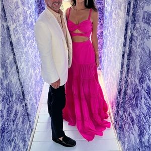 Stunning 2022 Alexis - Azalea maxi gown size XS magenta. Revolve Collections